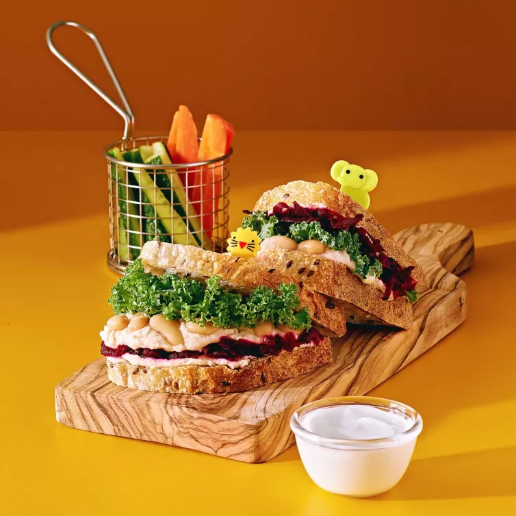 Фэнси бутер: үрмебұршақ пен қызылша қосылған сэндвич