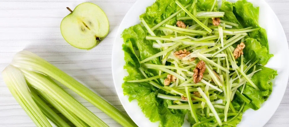 Жасырын камерада мас әйелді ұрып жіберген